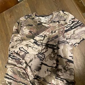 Under Armour lightweight brand new never worn camo shirt XL
